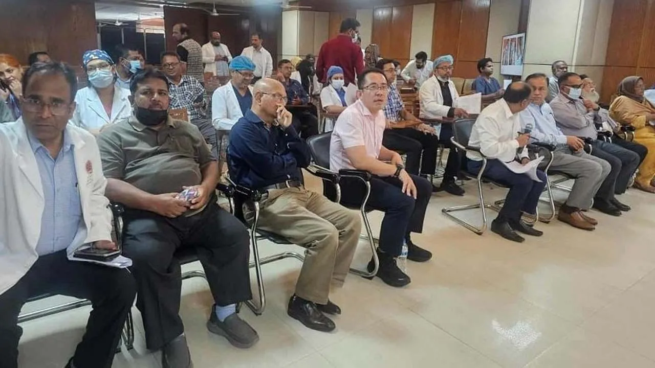 দগ্ধদের চিকিৎসায় জাতীয় বার্ন ইনস্টিটিউটে সিঙ্গাপুরের মেডিক্যাল টিম