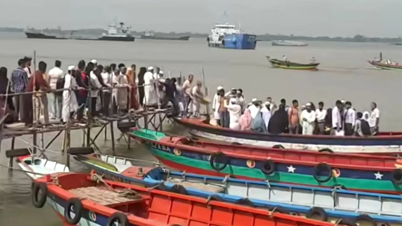 গজারিয়ায় দু’পক্ষের ইজারা দ্বন্দ্বে বন্ধ নৌ-পথ, ভোগান্তিতে এইচএসসি পরীক্ষার্থীসহ যাত্রীরা