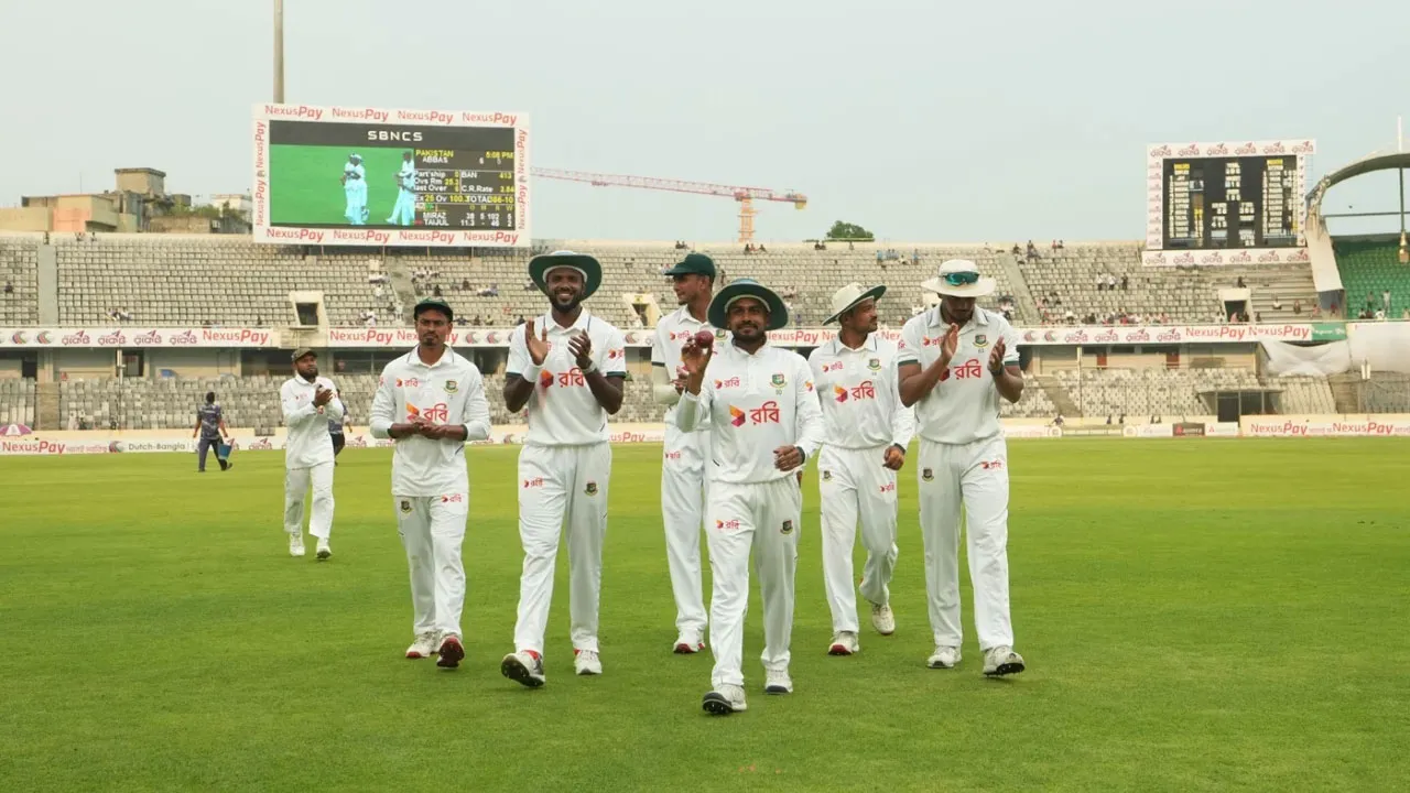 মিরপুরে ব্যাটারদের দিকে তাকিয়ে মিরাজ