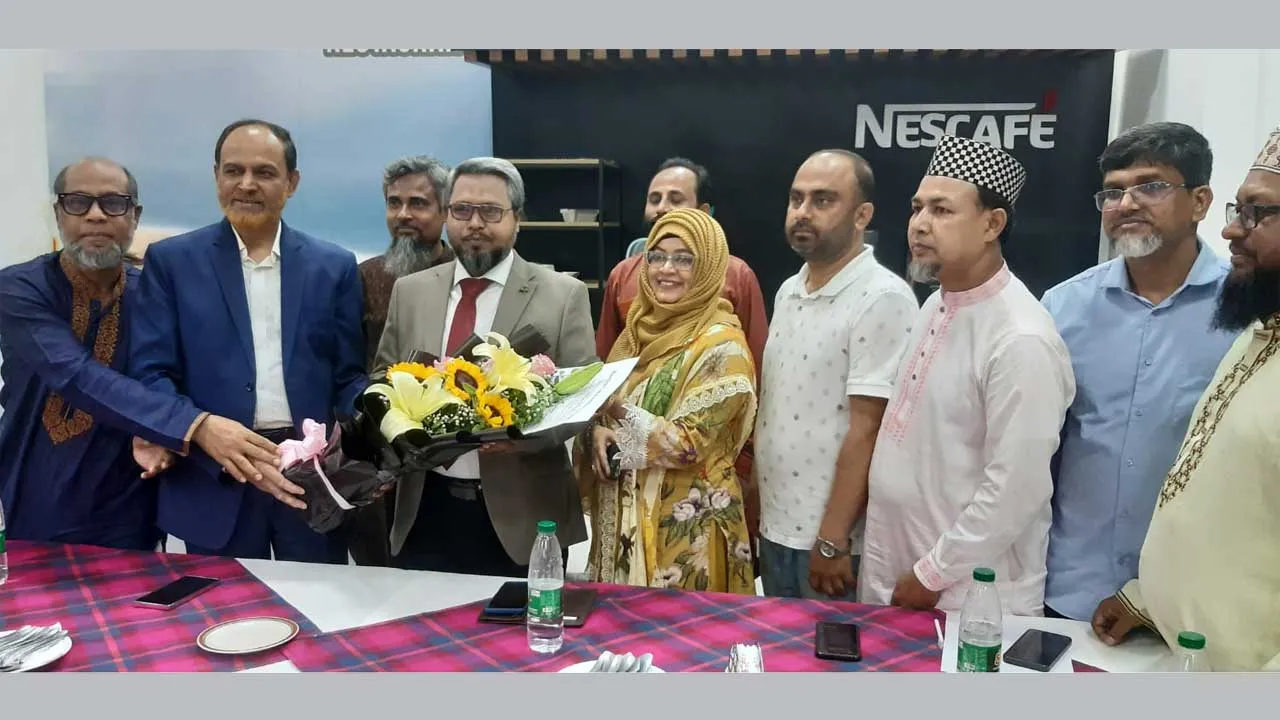 মেহেরপুর বিশ্ববিদ্যালয়ের ভিসি ড. তোজাম্মেল হোসেনকে সংবর্ধনা