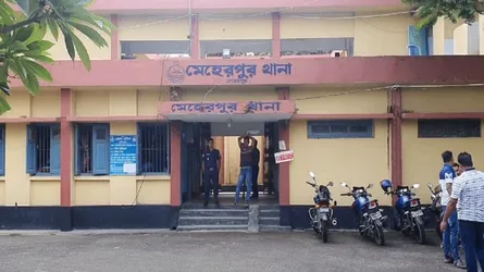 মেহেরপুরে স্ত্রীর সামনেই স্বামীকে কুপিয়ে হত্যা