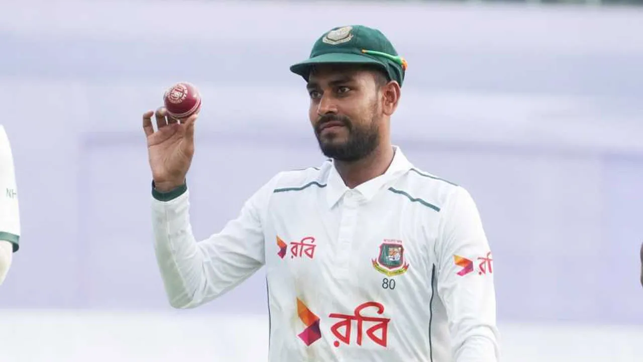 দিনভর রেকর্ড গড়লেন মিরাজ, পেলেন পুরস্কারও