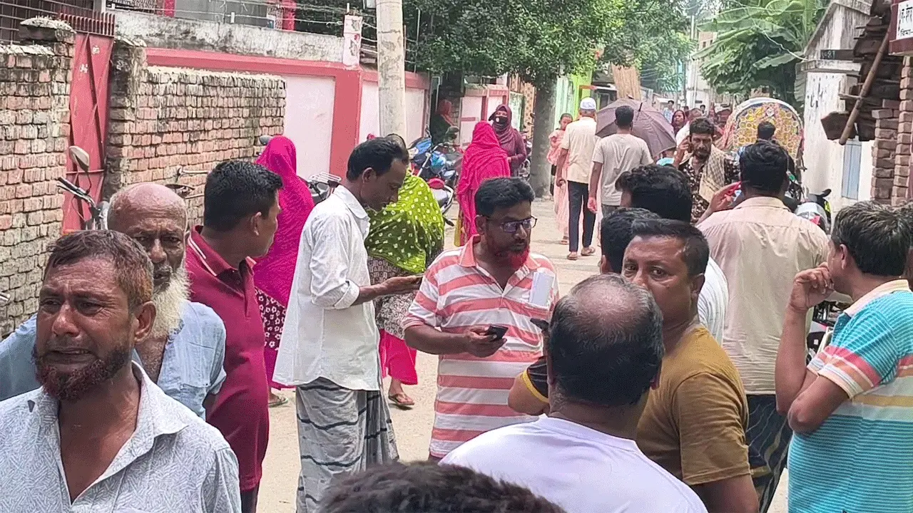 মেহেরপুর শহরে নছিমন-ইজিবাইকের মুখোমুখি সংঘর্ষে নারী নিহত