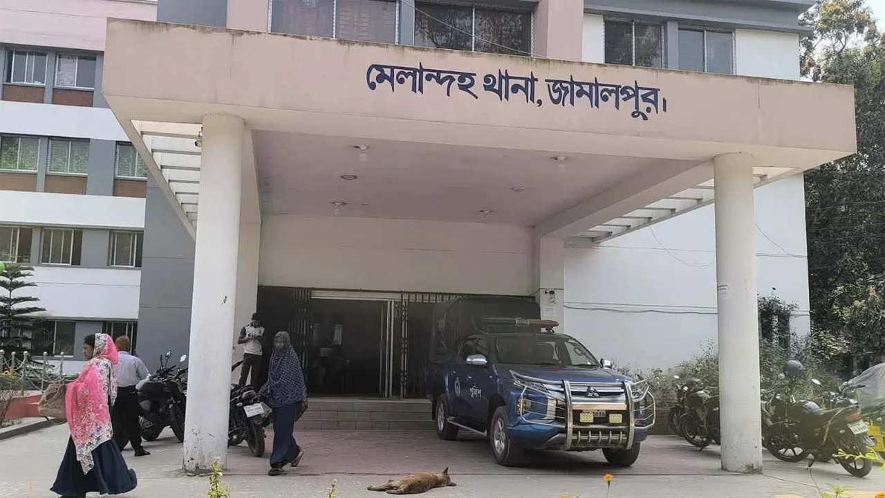 মেলান্দহে চাঁদার দাবিতে কারখানায় হামলা, আটক ৫