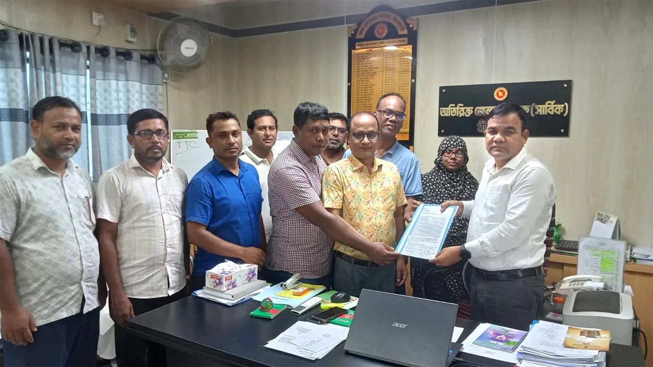 সুষ্ঠুভাবে বৃত্তি পরীক্ষা সম্পন্ন করতে নীলফামারীতে শিক্ষকদের স্মারকলিপি
