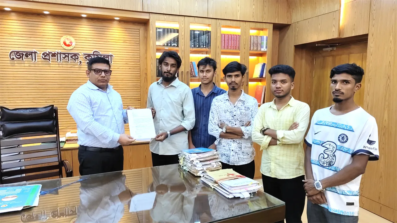 বিচার দাবিতে কুমিল্লায় বৈষম্যবিরোধী ছাত্র আন্দোলনের স্মারকলিপি