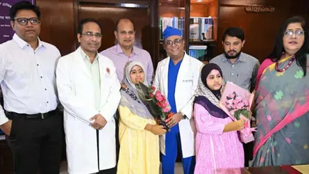 সাড়ে ৩ মাস চিকিৎসা শেষে বাড়ি ফিরলো যমজ দুই শিশু