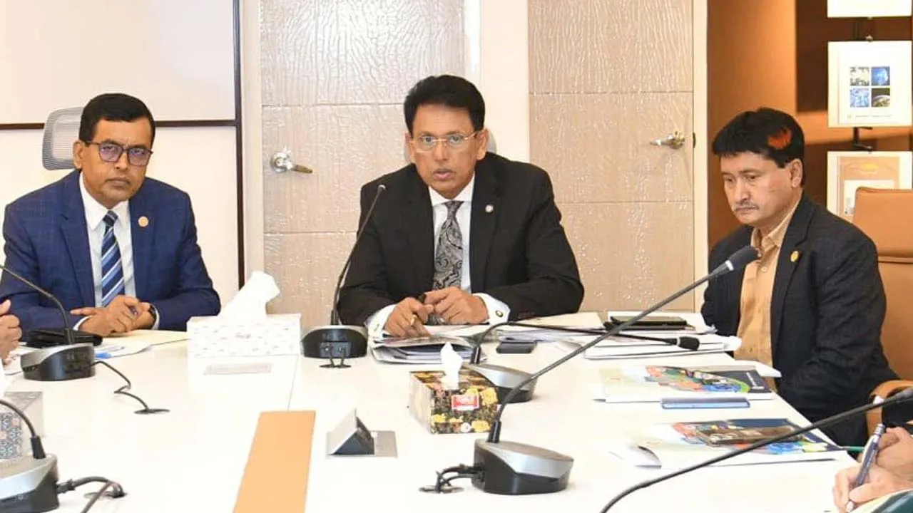 পাঠ্যপুস্তক পরিমার্জন ও কারিকুলাম প্রণয়ন করবে সরকার