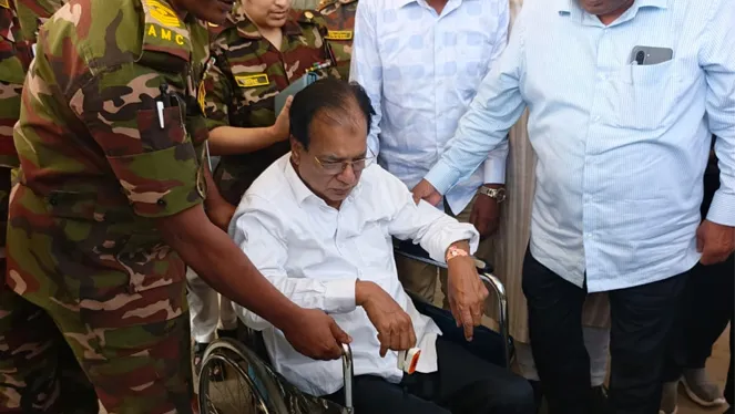 সৈয়দপুরে হঠাৎ অসুস্থ ত্রাণমন্ত্রী, নেয়া হচ্ছে ঢাকায়