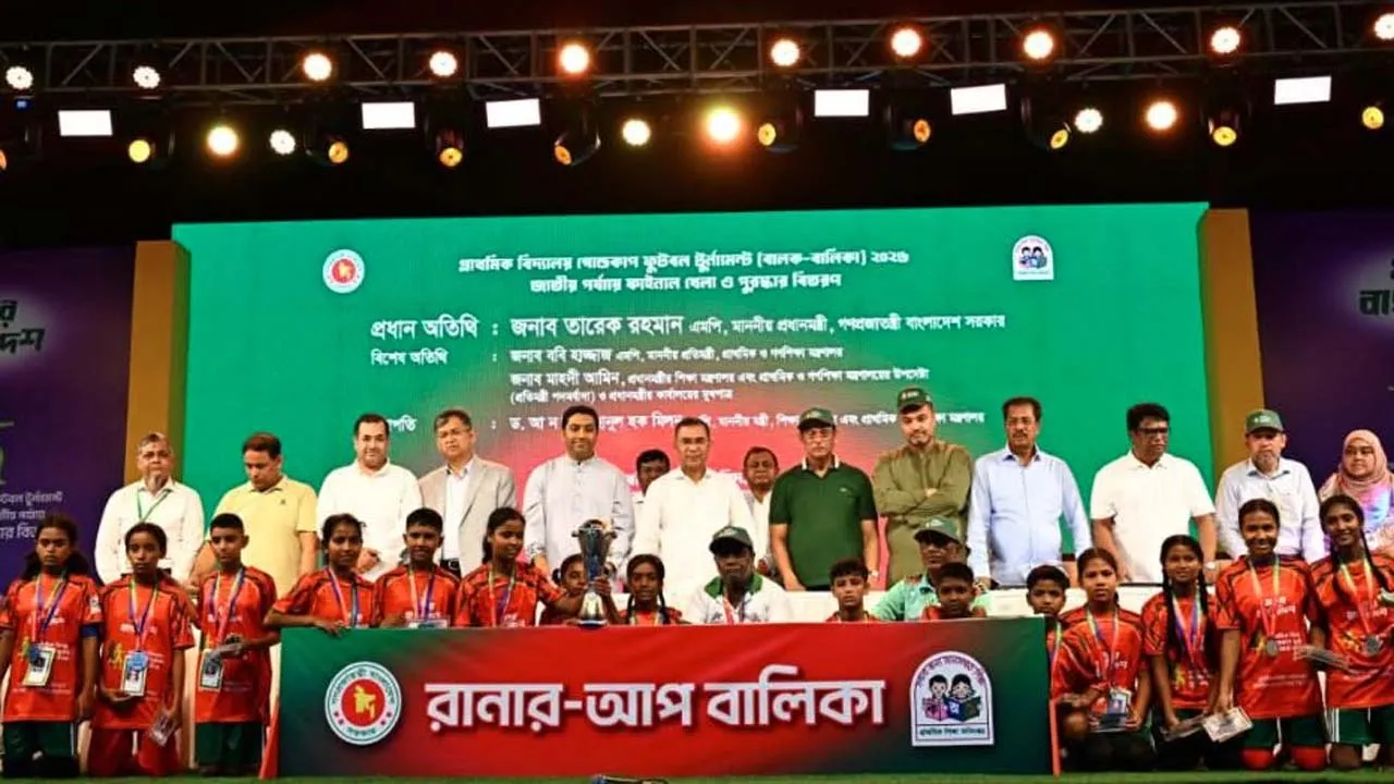 প্রধানমন্ত্রীর হাত থেকে ট্রফি নেয়া সাধারণ ঘটনা নয় : তথ্য প্রতিমন্ত্রী
