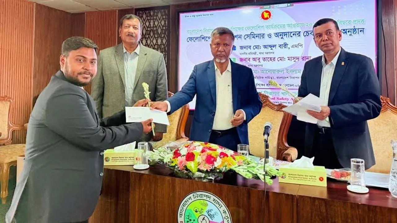 নিরাপদ খাদ্য উৎপাদনে জৈব সারের ব্যবহার বাড়াতে হবে : খাদ্য প্রতিমন্ত্রী