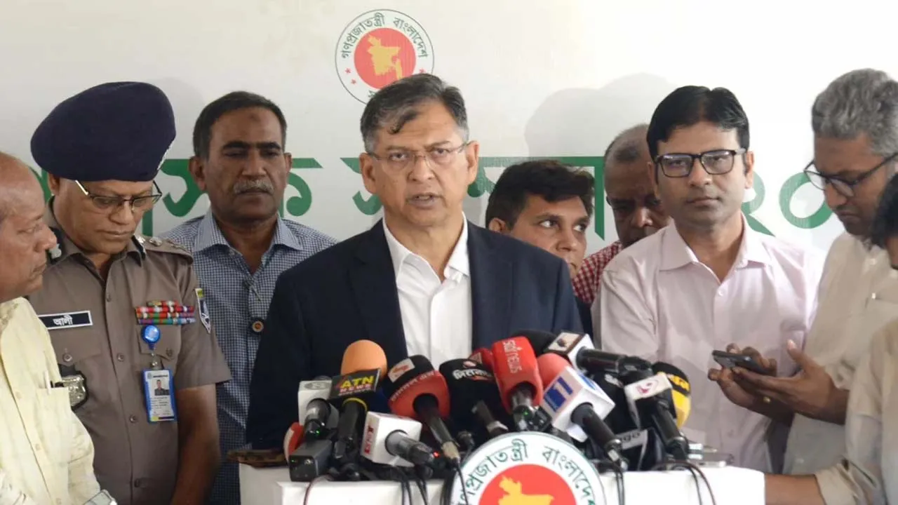 ১০ হাজার অস্ত্র উদ্ধারে ডিসিদের কঠোর নির্দেশ স্বরাষ্ট্রমন্ত্রীর