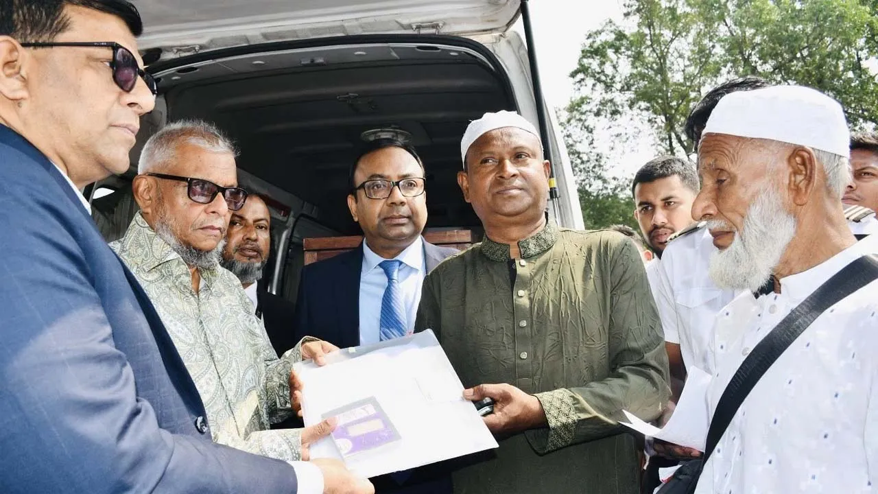 মধ্যপ্রাচ্যে নিহত প্রবাসীর লাশ গ্রহণ করলেন প্রবাসী কল্যাণ মন্ত্রী