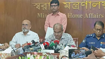সব জায়গায় দুর্গাপূজা নির্বিঘ্নে হবে : স্বরাষ্ট্র উপদেষ্টা