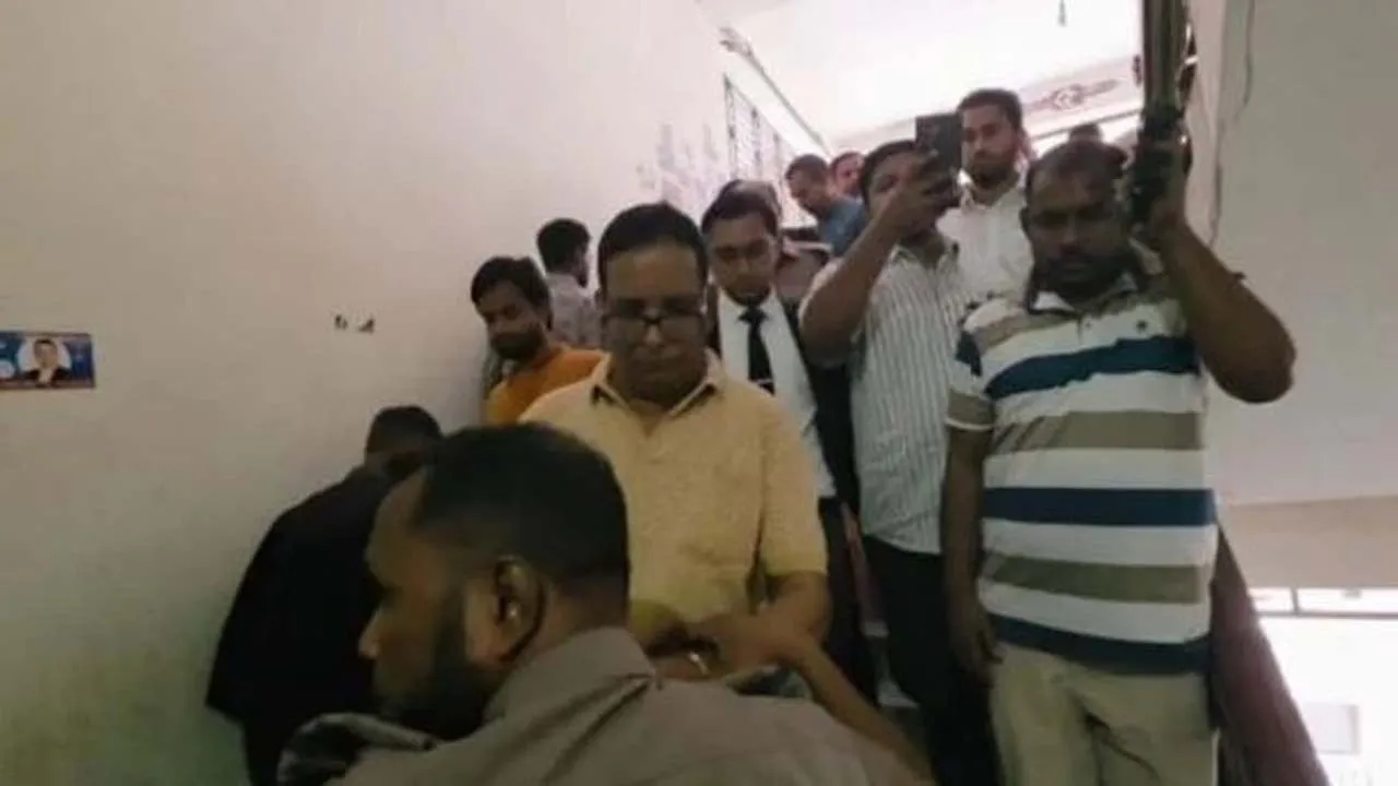 খালেদা জিয়ার গাড়িবহরে হামলা : সাবেক কাউন্সিলর মিন্টু ২ দিনের রিমান্ডে