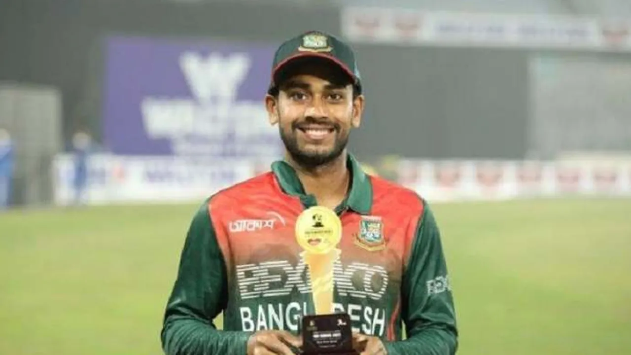 সাকিবের পাশে মিরাজ, জিতলেন মাস সেরার পুরস্কার
