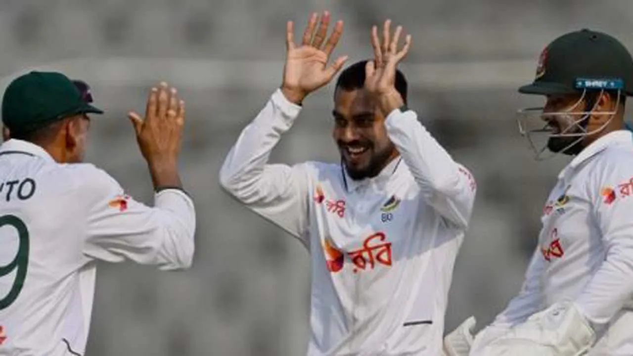 ৩ উইকেট নেই পাকিস্তানের, ভয় দেখাচ্ছেন ফজল