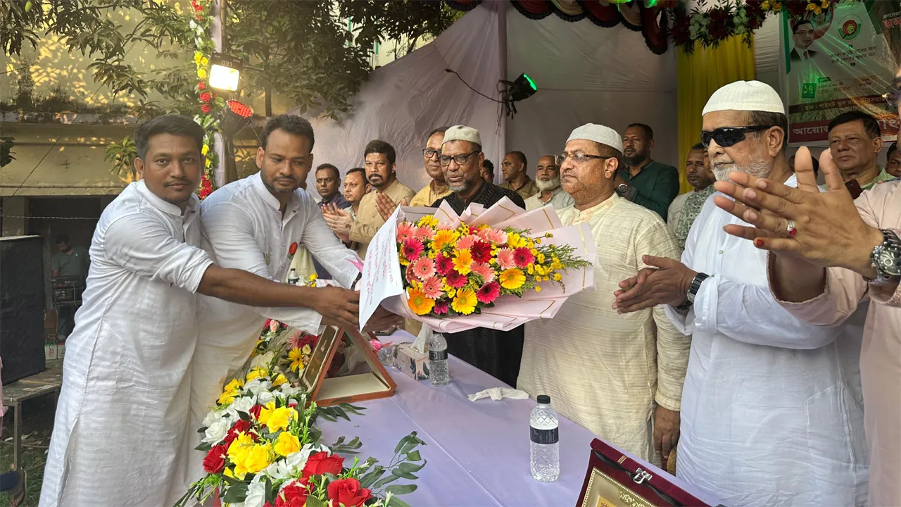 মিরসরাইয়ে বিপুল ভোটে নির্বাচিত হওয়ায় এমপিকে কৃষকদলের সংবর্ধনা