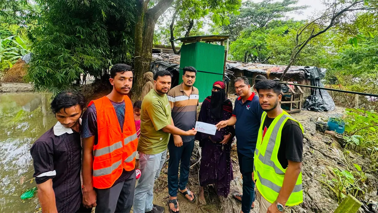 দক্ষিণ চট্টগ্রামে বন্যাদুর্গতদের সহযোগিতায় মিরসরাইয়ের স্বেচ্ছাসেবী সংগঠন শান্তিনীড়