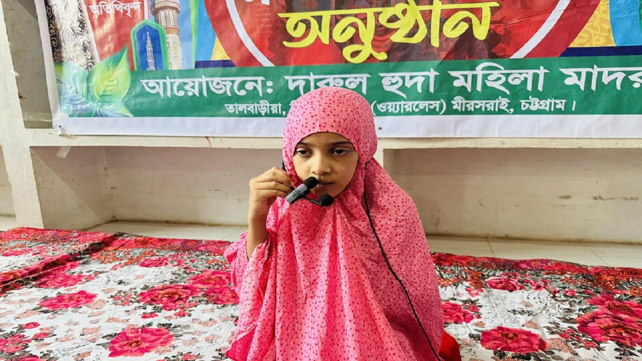 ৫ মাস ১১ দিনে কোরআন হেফজ ৯ বছরের নুসরাতের