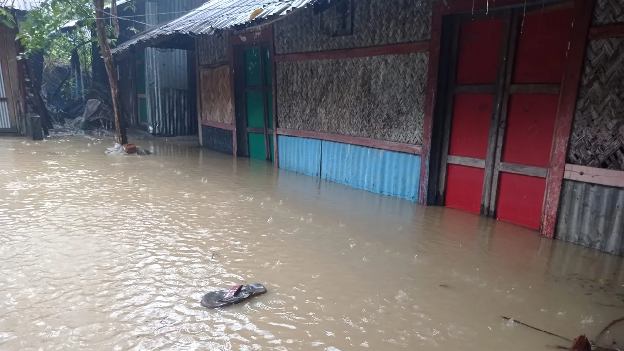 মিরসরাইয়ে পাহাড়ি ঢলে নিম্নাঞ্চল প্লাবিত, সড়কে ভাঙন