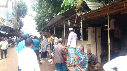 মিরসরাইয়ে অভিযান : শতাধিক অবৈধ দোকানঘর ও স্থাপনা উচ্ছেদ