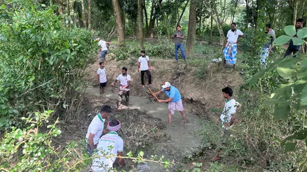 মিরসরাইয়ে কৃষক দলের উদ্যোগে খাল খনন অভিযান