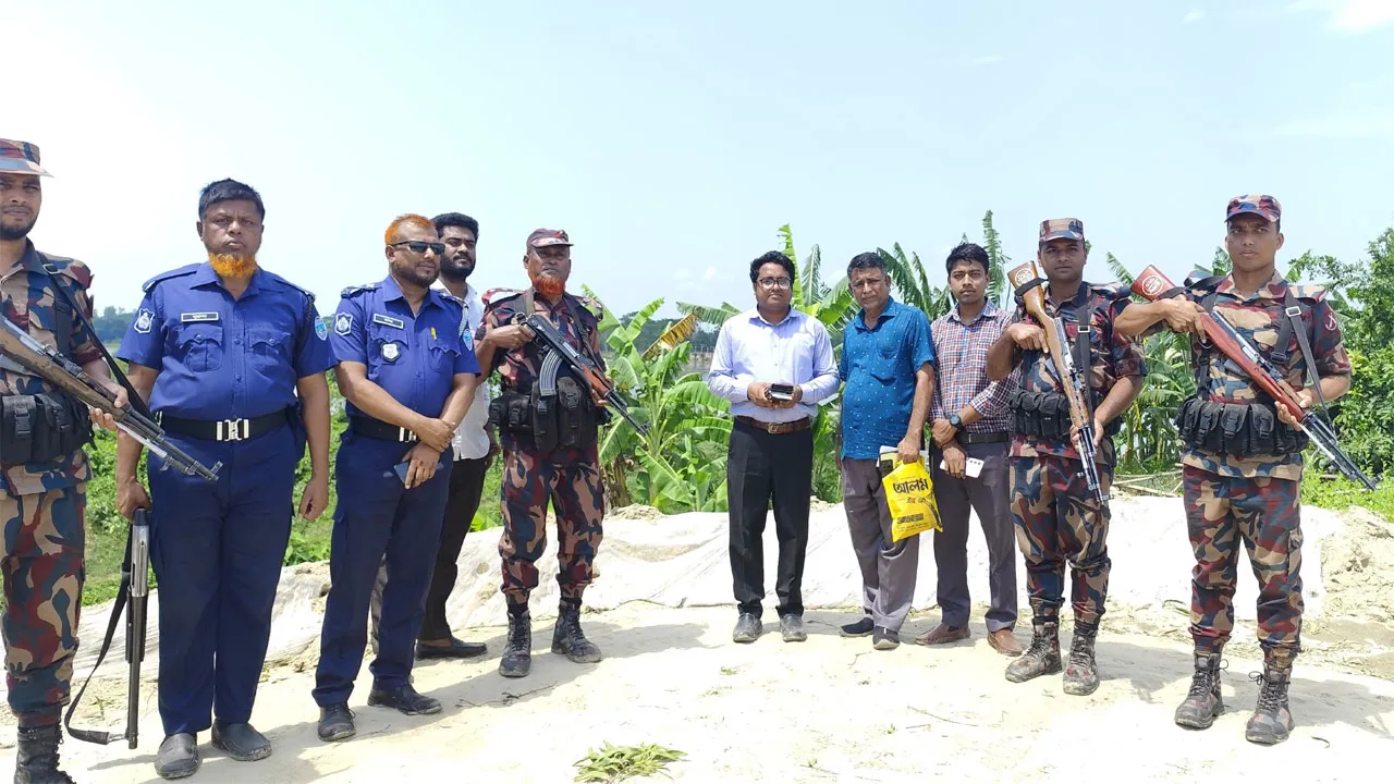 মিরসরাইয়ে অভিযানে ১ লাখ ৪৬ হাজার ২২৯ ঘনফুট বালু জব্দ