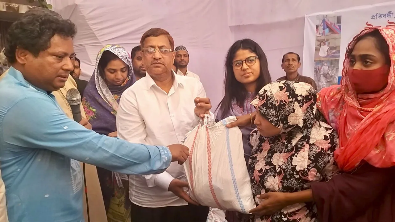 মিরসরাইয়ে ঈদ উপহার পেলো ২৫০ প্রতিবন্ধী ও হতদরিদ্র