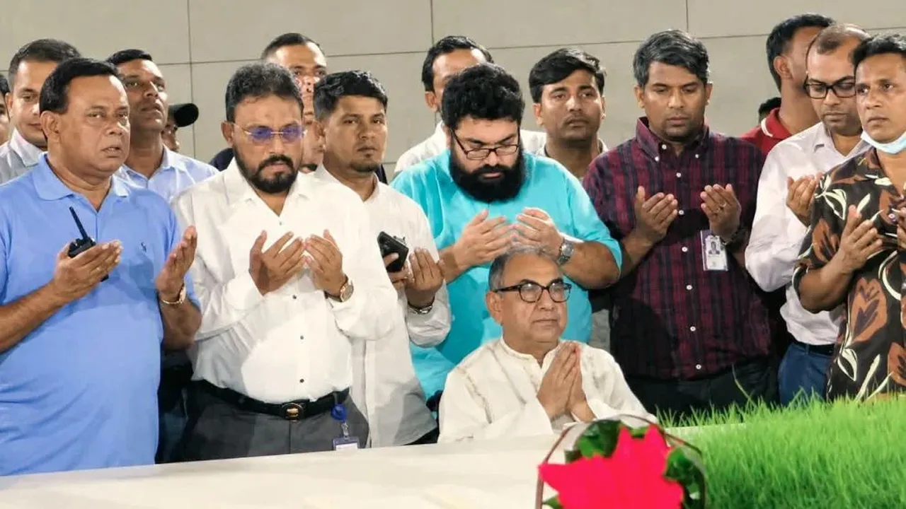 জিয়াউর রহমান ও খালেদা জিয়ার কবর জিয়ারত করলেন মির্জা আব্বাস