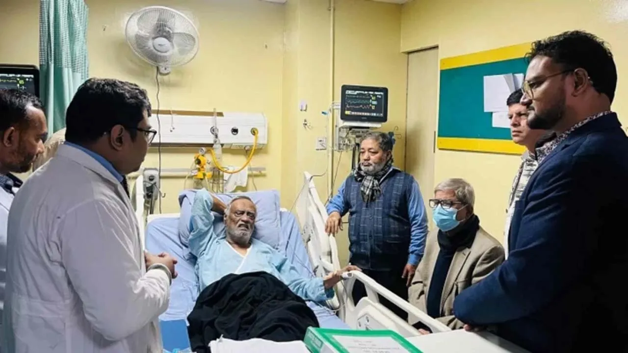 মোস্তফা জামাল হায়দার অসুস্থ, দেখতে গেলেন মির্জা ফখরুল