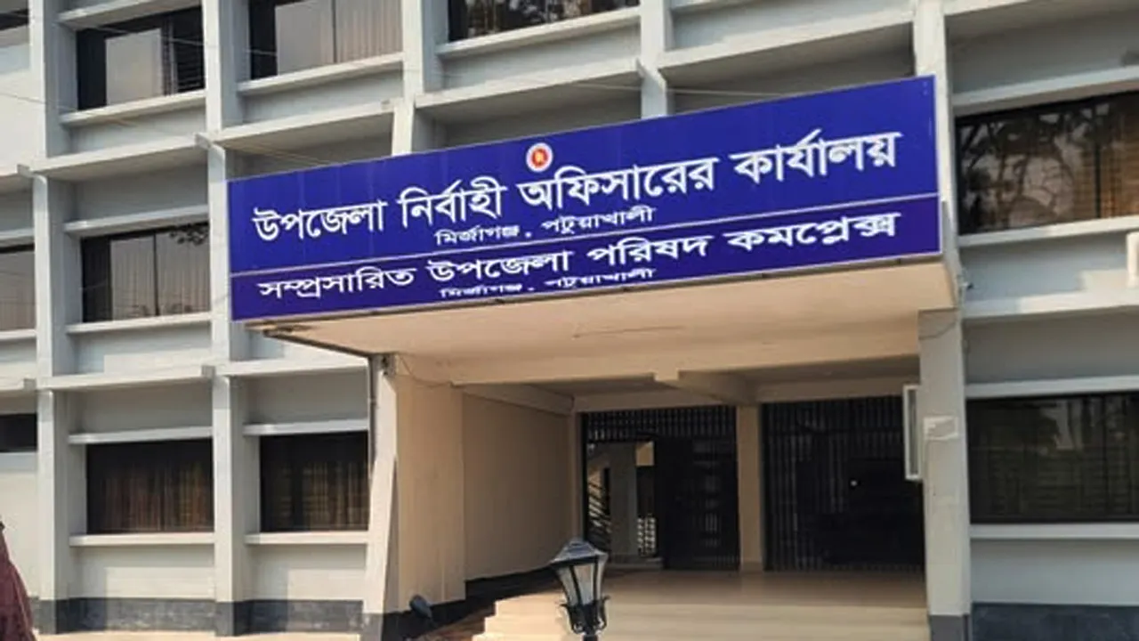 মির্জাগঞ্জে ফ্যামিলি কার্ড তথ্য সংগ্রহকারী পদে ছাত্রলীগ নেতাদের নাম