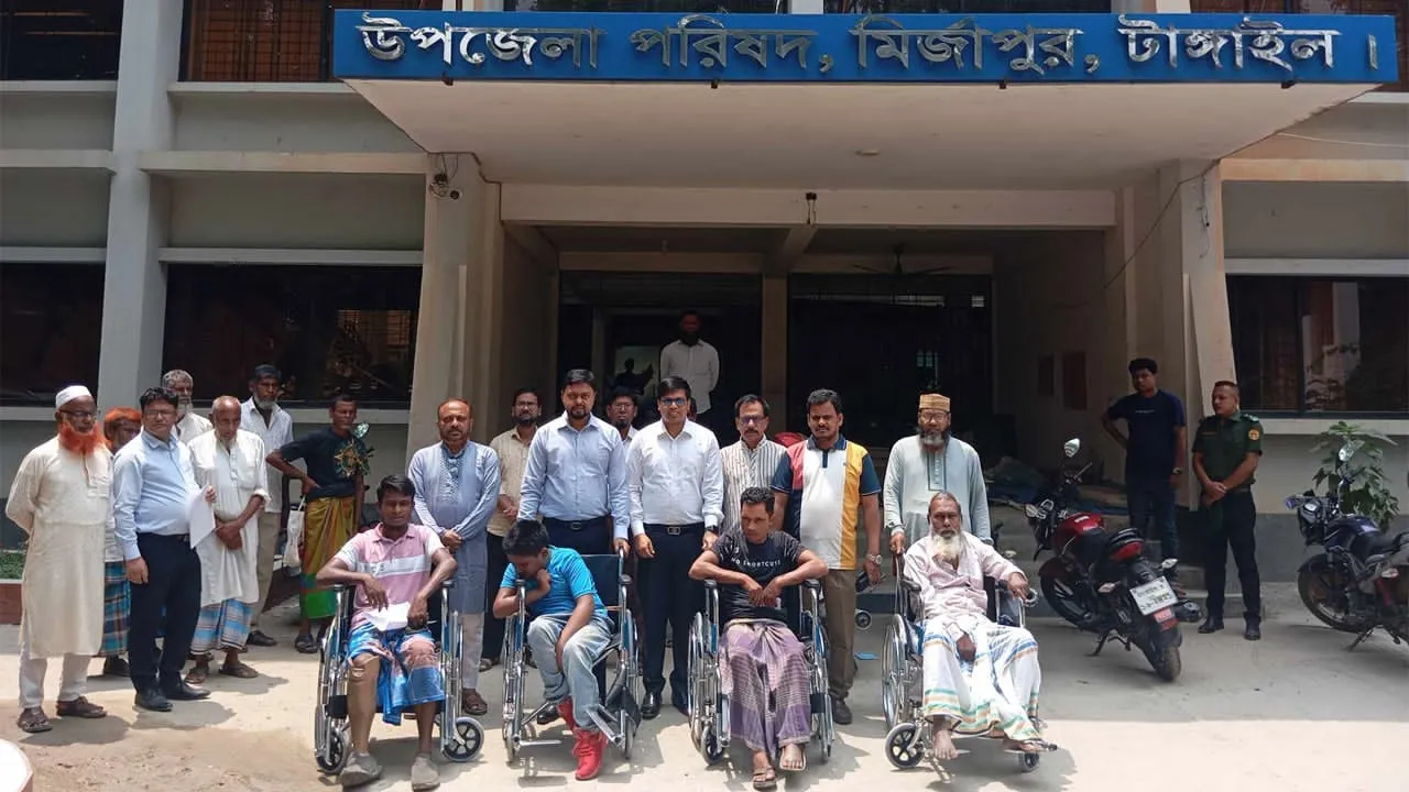 মির্জাপুরে ৩৫ প্রতিবন্ধীকে হুইল চেয়ার দিলো উপজেলা পরিষদ