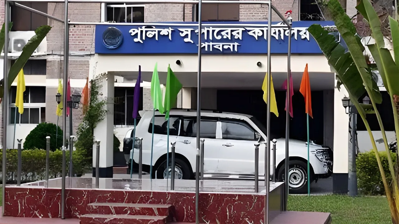 পাবনায় ধর্ষণ ও হত্যা মামলার আসামিকে গুলি ও কুপিয়ে হত্যা
