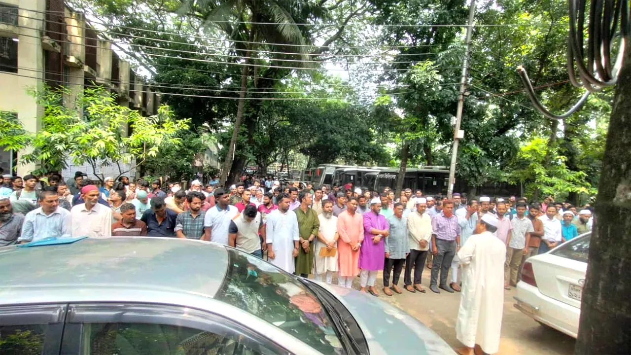 মাইলস্টোন ট্রাজেডিতে নিহতদের স্মরণে জবিতে গায়েবানা জানাজা