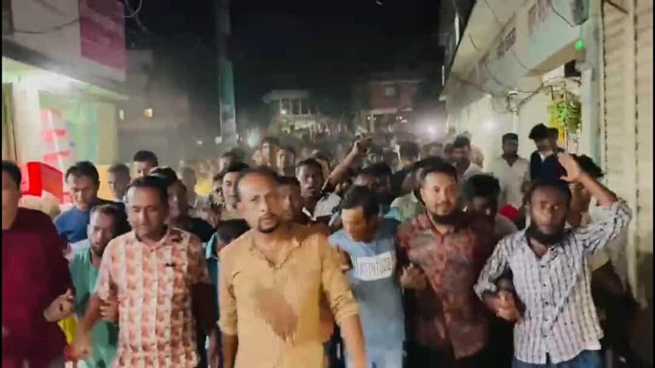 সাবেক রাষ্ট্রপতি হামিদের দেশত্যাগে মিঠামইনে বিক্ষোভ