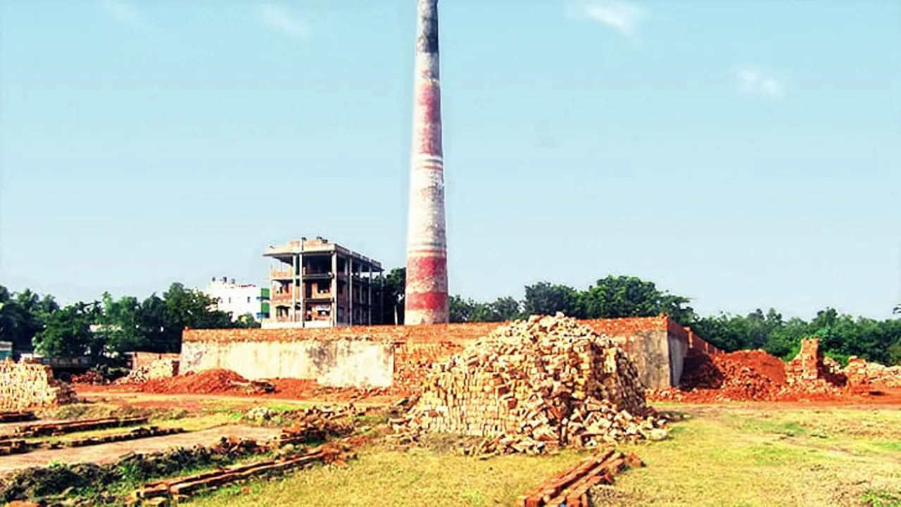 মিঠাপুকুরে ৩৮ অবৈধ ইটভাটায় বিপন্ন পরিবেশ