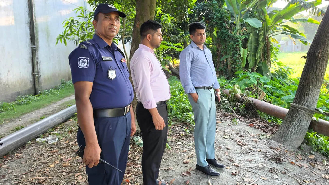 মুন্সীগঞ্জে অবৈধভাবে জমি ভরাটের দায়ে জরিমানা, পাইপ ধ্বংস