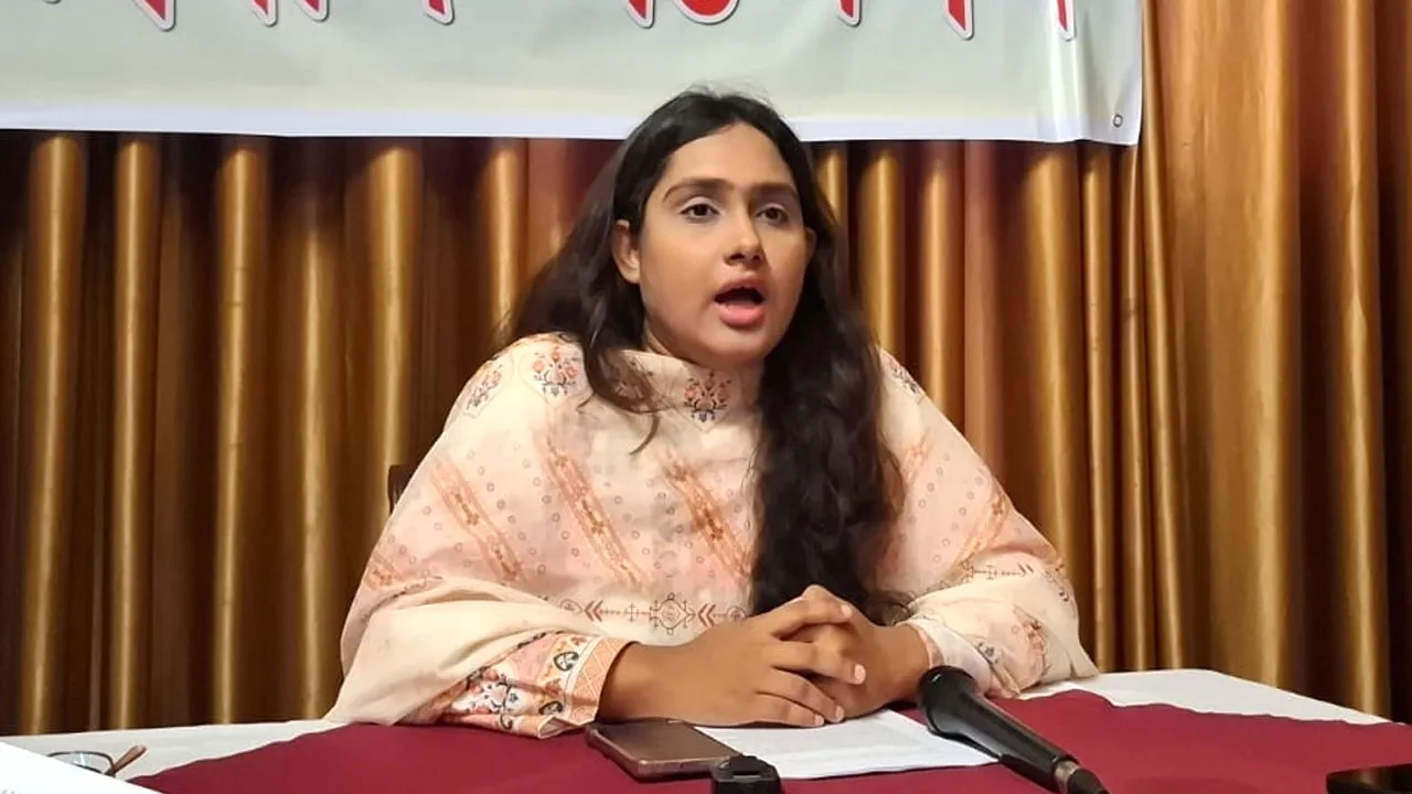 সন্তানের পিতৃপরিচয়ের দাবিতে দ্বারে দ্বারে ঘুরছেন মা