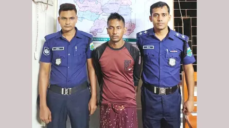 নওগাঁয় ১১ মামলার আসামি ডাকাত সরদার শরিফুল গ্রেফতার