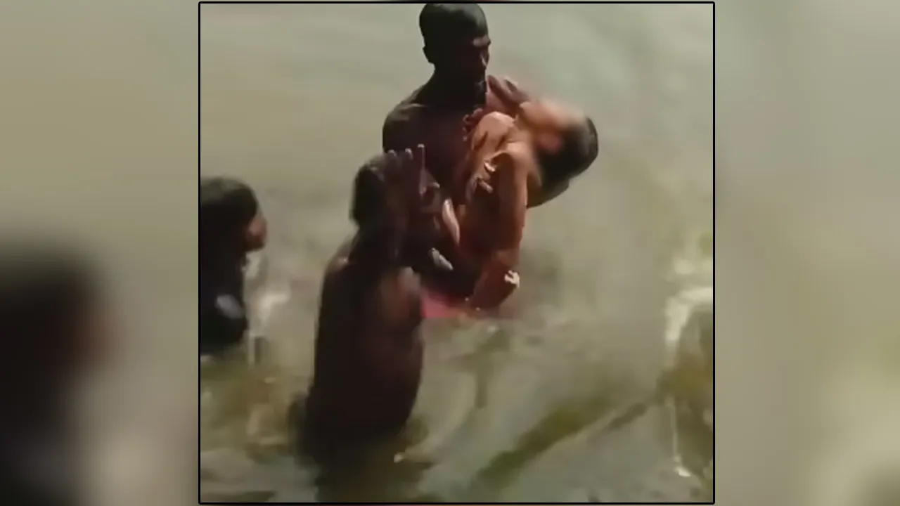 মহাদেবপুরে দিঘিতে গোসল করতে নেমে স্কুলছাত্রের মৃত্যু