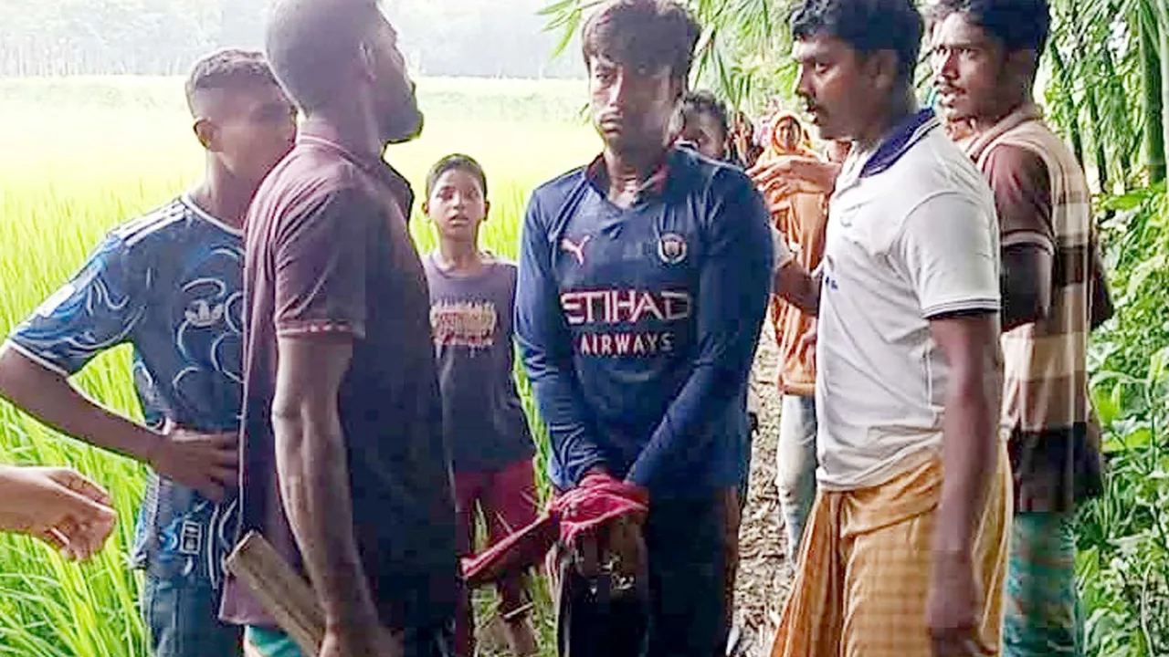 মহেশপুরে নেশার টাকা না পেয়ে মাকে কুপিয়ে হত্যা, ছেলে আটক