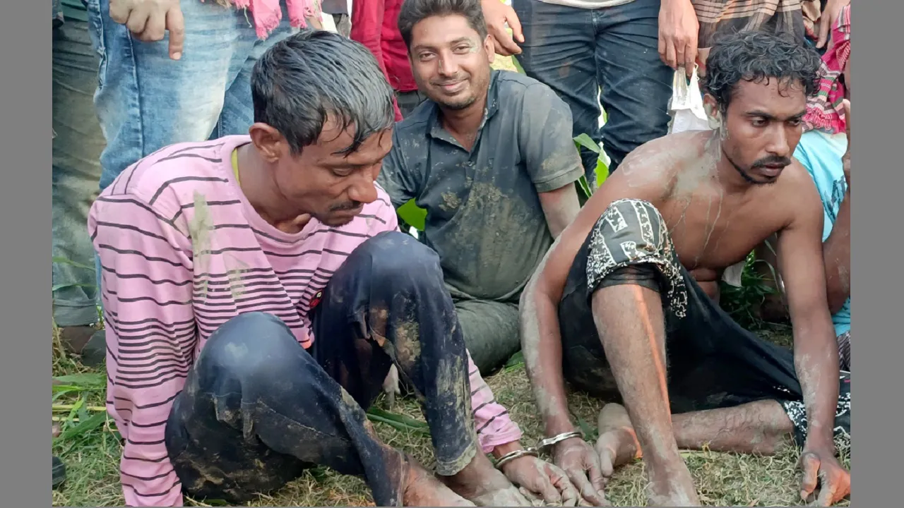 কৃষকের ছদ্মবেশে ২ ডাকাতকে আটক করেছে পুলিশ