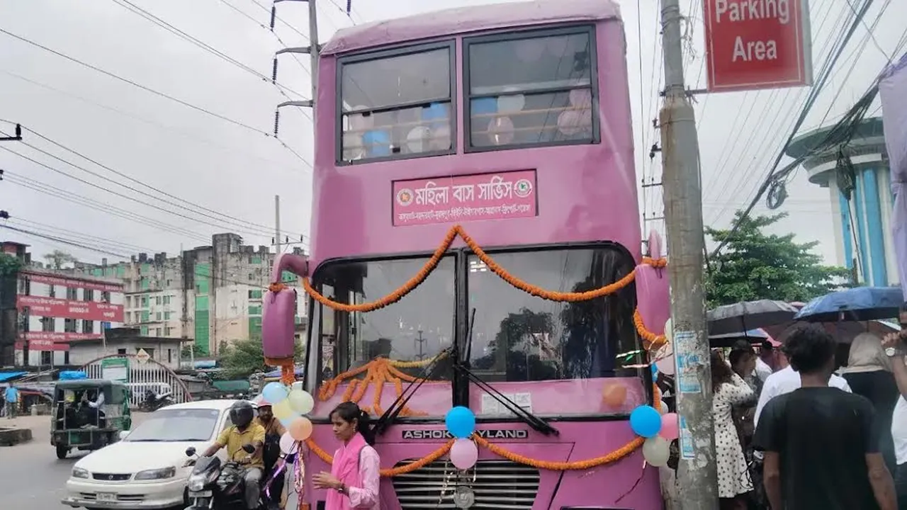 চট্টগ্রামে দুই বাস নিয়ে শুরু হলো ‘মহিলা বাস সার্ভিস’