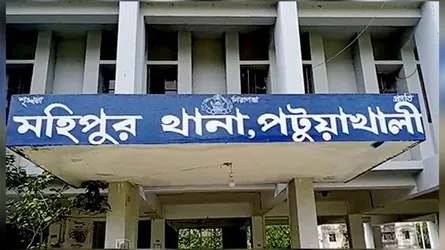 মহিপুরে ট্রলার মালিকের মারধরে জেলের মৃত্যু, আহত ২