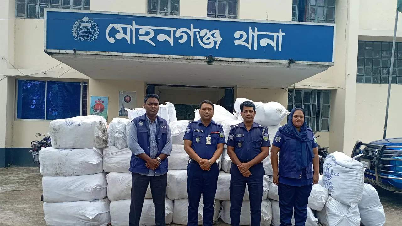 মোহনগঞ্জে বিপুল পরিমাণ নিষিদ্ধ জালসহ গ্রেফতার ২