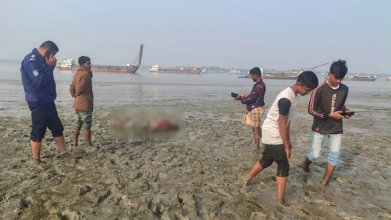 মোংলায় পশুর নদীর তীর থেকে লাশ উদ্ধার