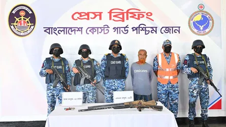 সুন্দরবনে অস্ত্র-গুলিসহ ‘মেজ জাহাঙ্গীর বাহিনী’র প্রধান আটক
