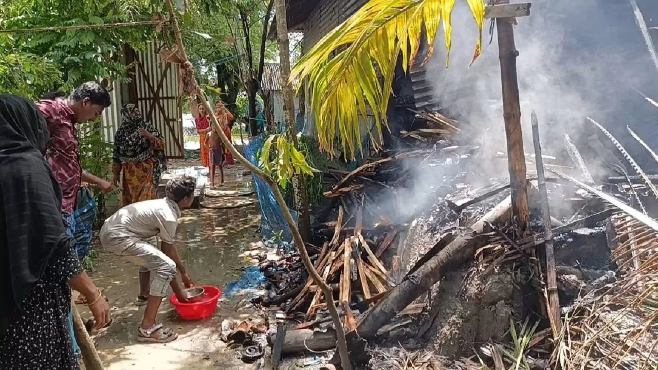 সব পুড়ে শেষ, এখন আমরা কোথায় যাব?
