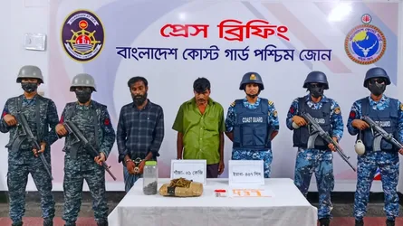 মোংলায় যৌথ অভিযানে আড়াই লাখ টাকার মাদকসহ আটক ২
